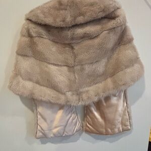 Elegant Faux Fur Cape in Cream